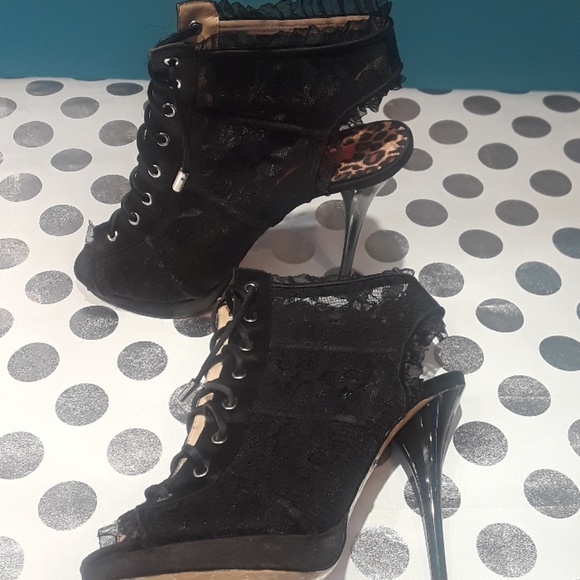 Betsey Johnson Shoes - Super cute Betsey Johnson black shoes size 7 1/2 m